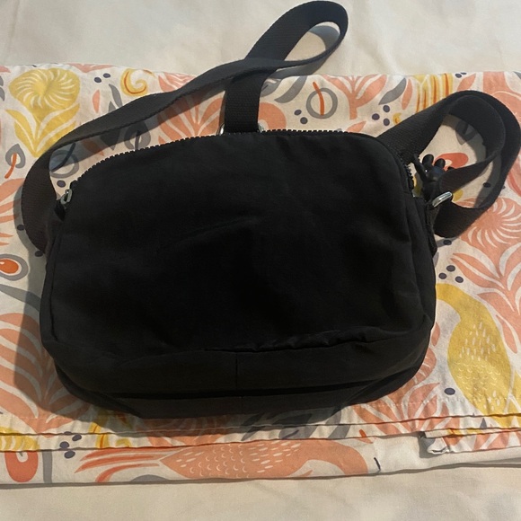 Stylish Black Crossbody Bag - Picture 2 of 6